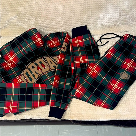 Nike/Jordan “Holiday Plaid” Sweatsuit -Nwt(small) - Picture 2 of 11